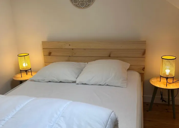 Le Dome-vue Sur Les Montagnes La Bourboule